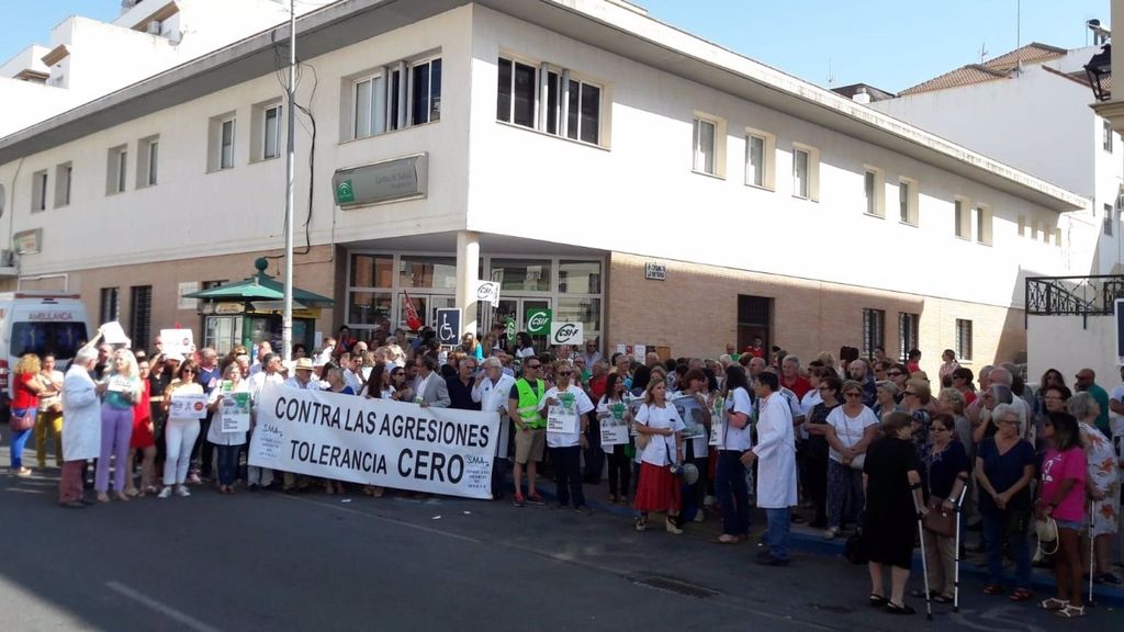 Imagen de archivo de una concentración de rechazo a las agresiones a profesionales de la sanidad