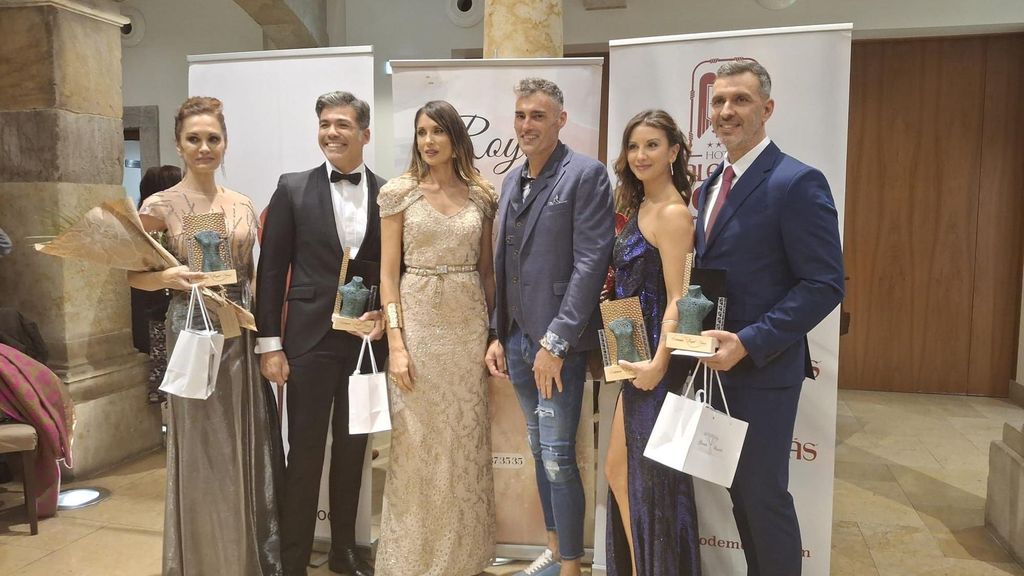 Los ganadores de 2024, junto a los ganadores de 2023