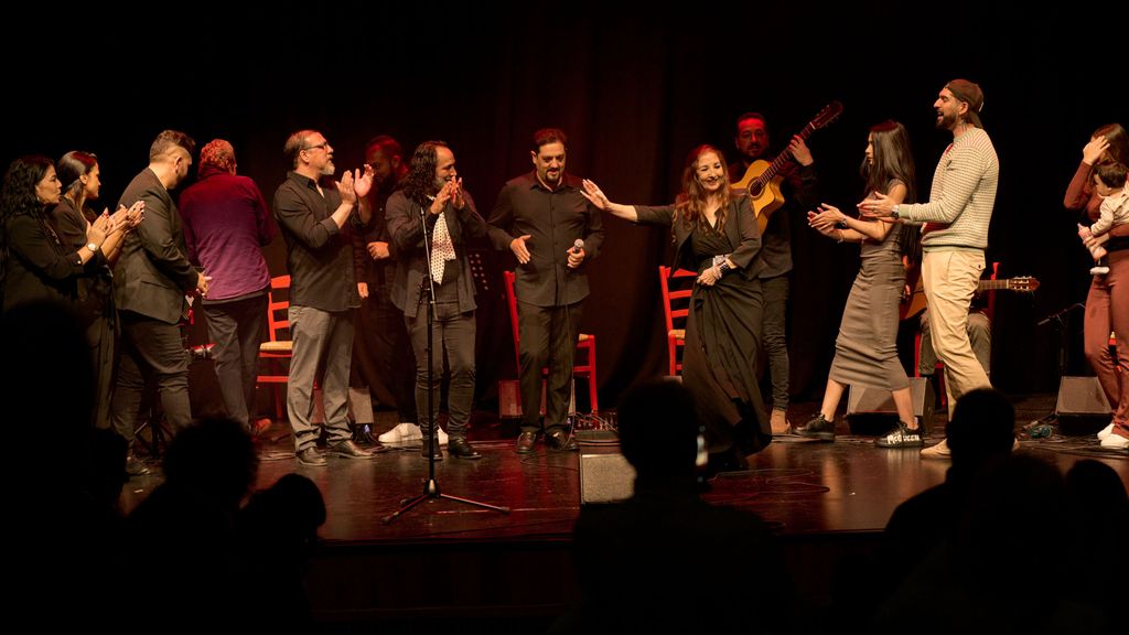 Toda la familia de Carmela Muñoz Barrul se subió al escenario en este concierto homenaje de Miradas Flamenkas