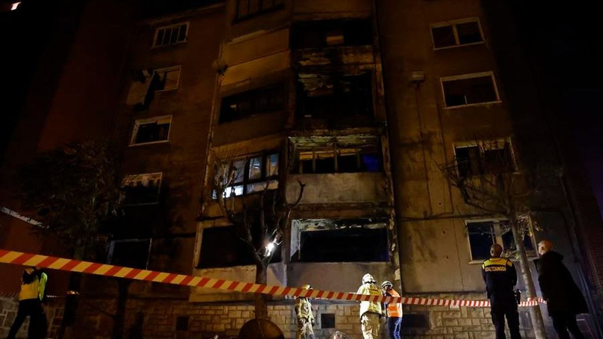 Un incendio por una fuga de gas obliga a desalojar un edificio en Barakaldo, Bilbao