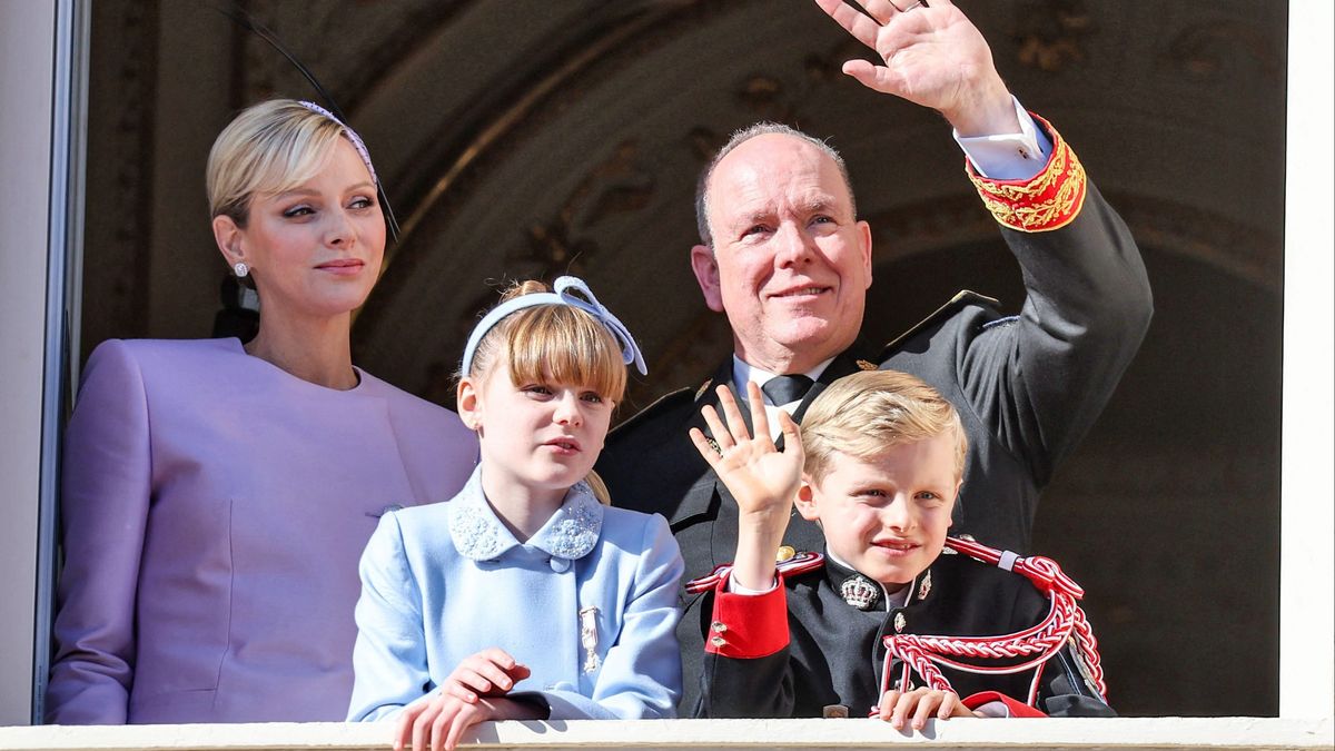 Charlène y Alberto de Mónaco junto a sus hijos