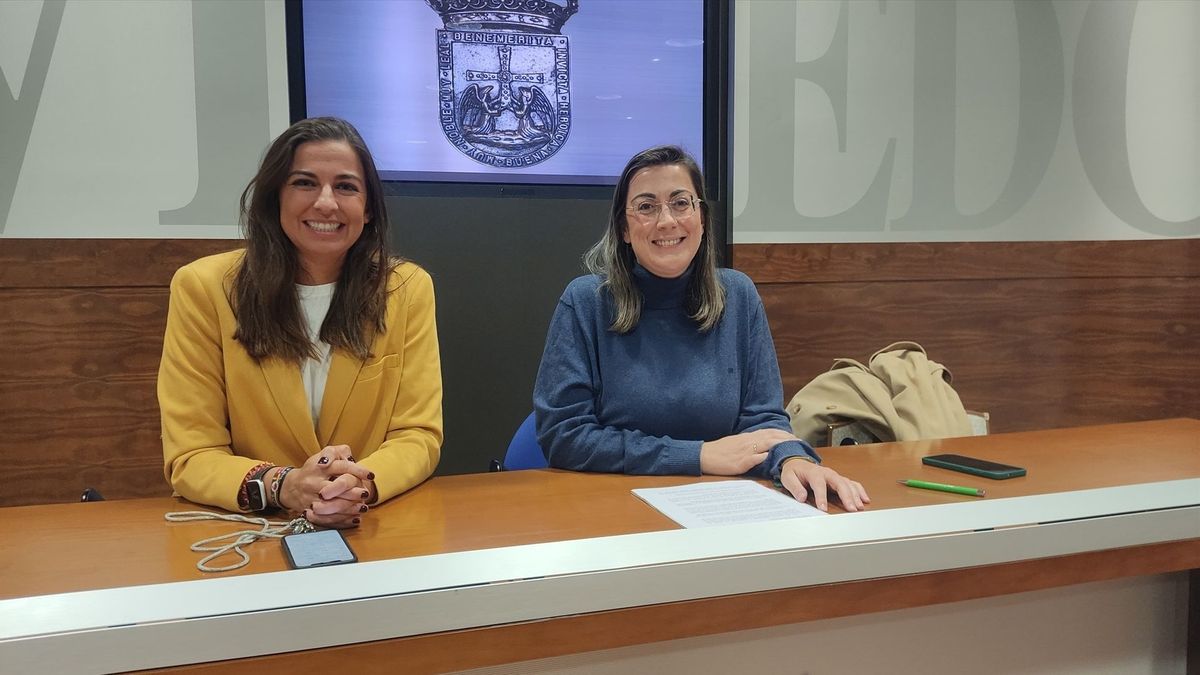 Las concejalas de Vox, Alejandra González y Sonsoles Peralta, en rueda de prensa