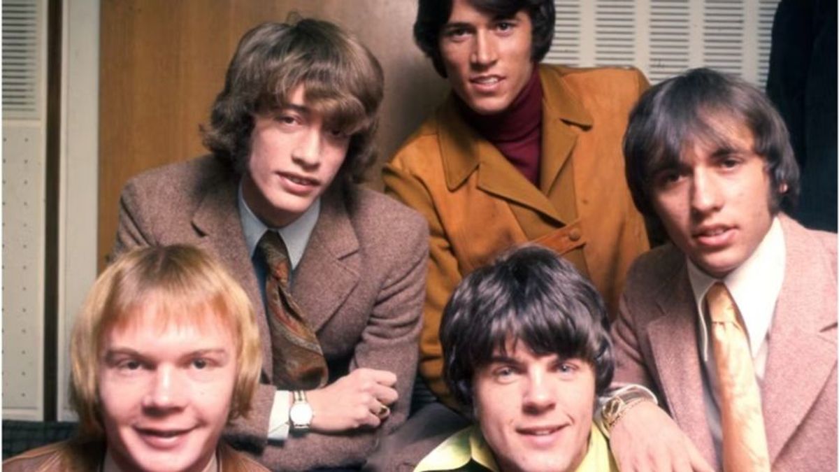 Los Bee Gees con Colin Petersen, bajo a la izquierda