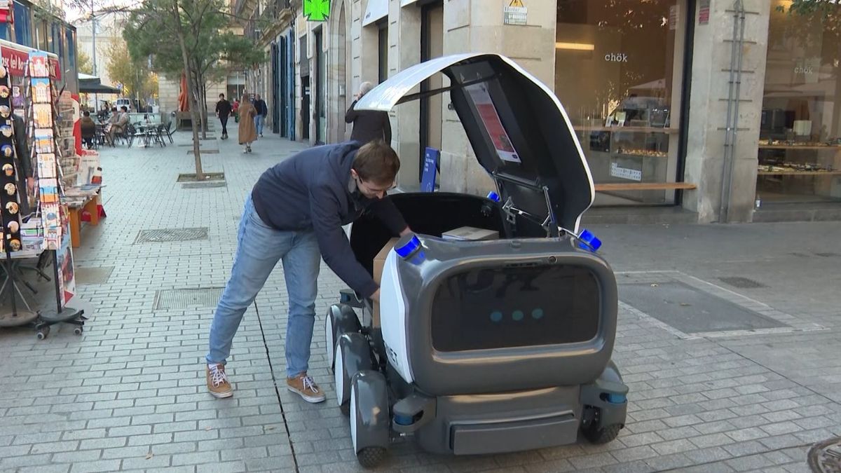 Ona, el robot catalán desarrollado para repartir paquetes en zonas urbanas