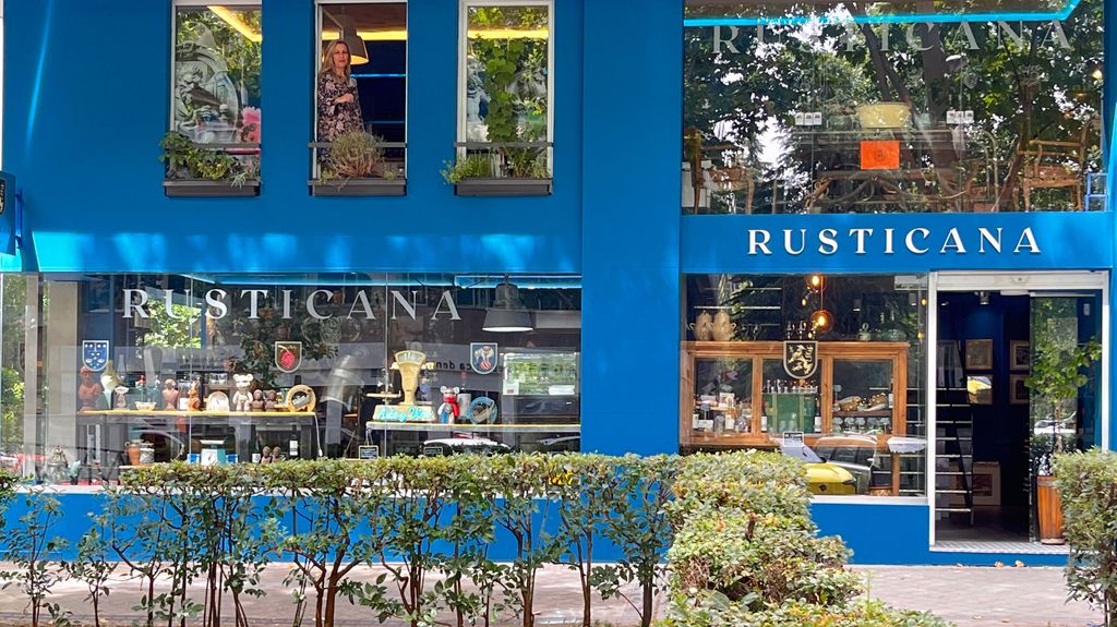 Rusticana, el local donde arte, vino y comida se dan la mano