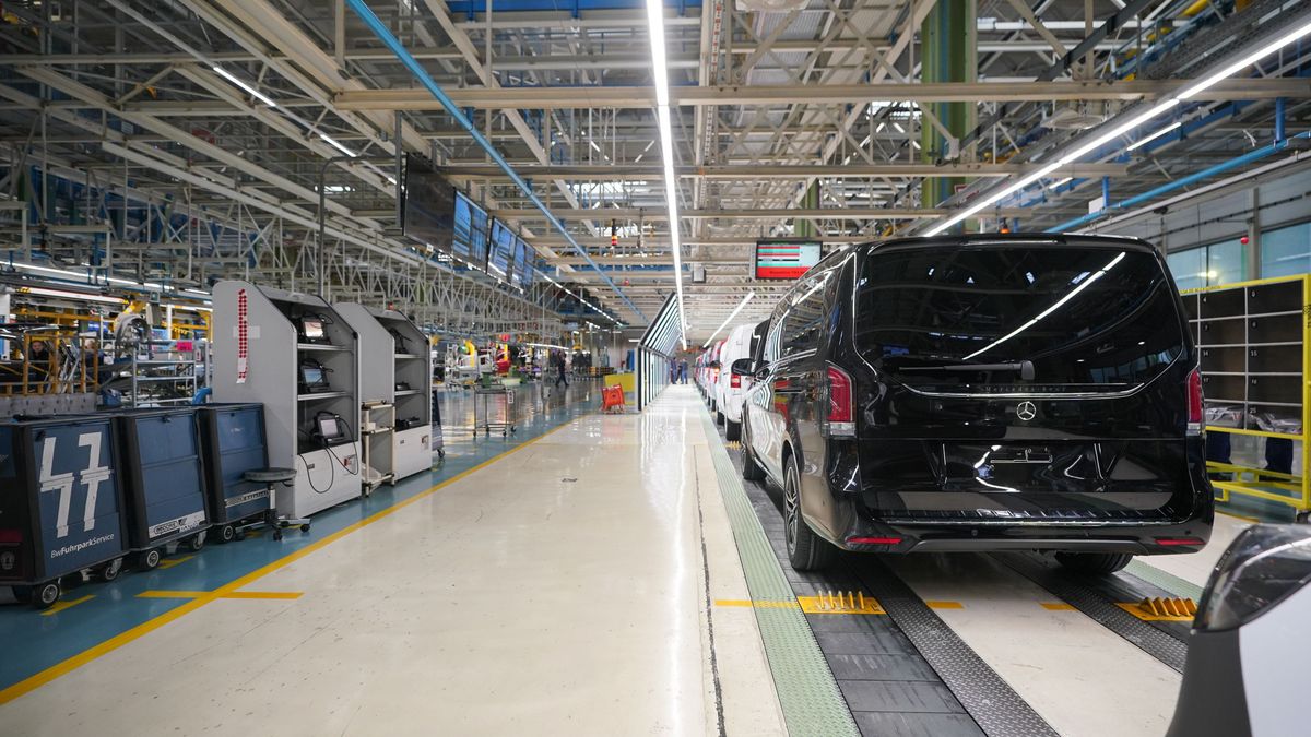 Una furgoneta Mercedes-Benz Vans en la planta de Mercedes Vitoria