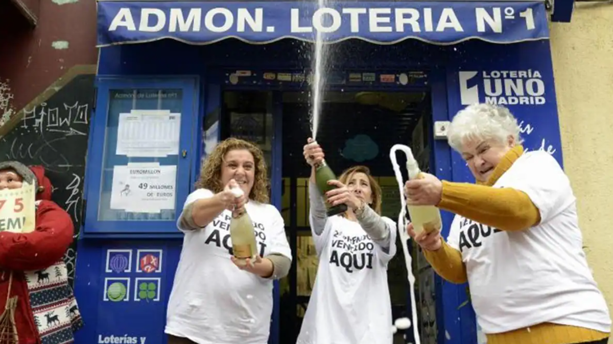 Celebrando el primer premio de la Lotería del Niño 2024