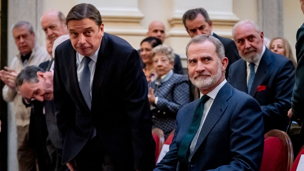 El ministro de Agricultura Luis Planas y el rey Felip VI