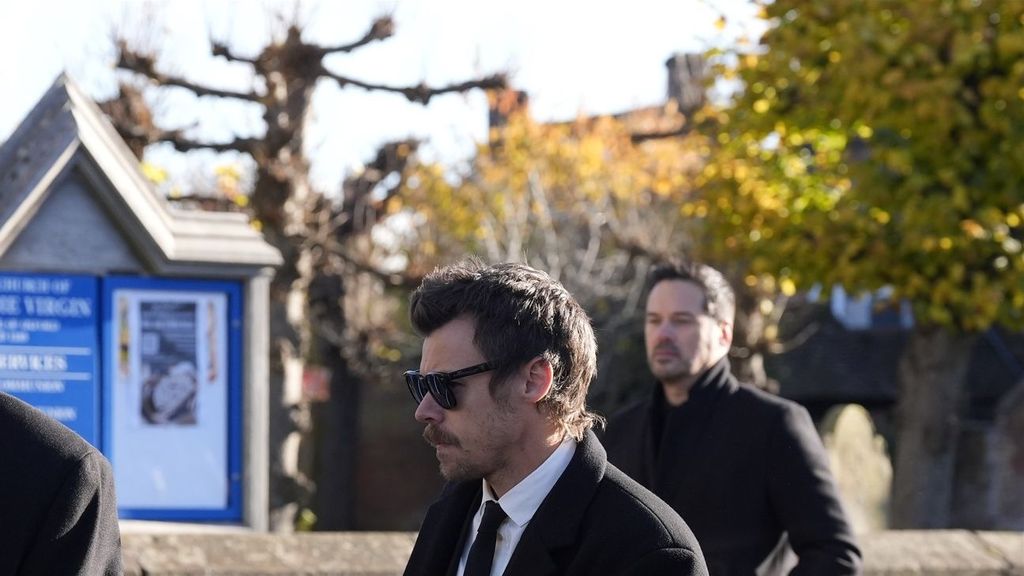 El cantante Harry Styles, excompañero de la banda 'One Direction', asiste al funeral de Liam Payne