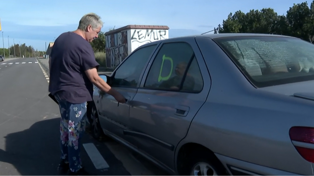 La odisea de los vecinos que intentan recuperar su coche tras la DANA: "Es una herencia de mi padre"