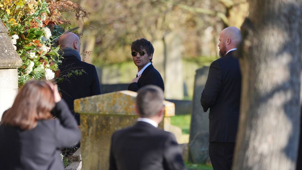 Louis Tomlinson en el funeral de su excompañero Liam Payne