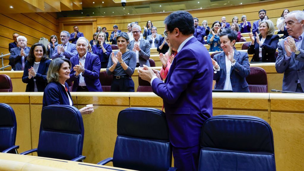 Teresa Ribera recibe el aplauso de los socialistas en el Senado