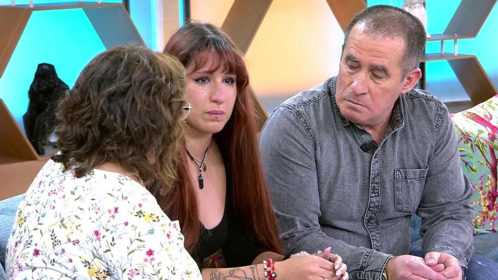 Se derrumba en directo al pedirle perdón a sus padres: “Pensaba que no me queríais”