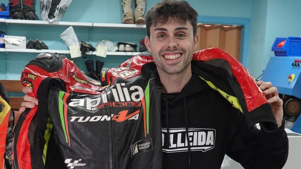 Chema, el zapatero catalán que repara botas a pilotos de la élite del motociclismo