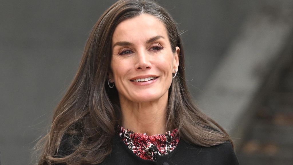 El presidente del Senado, Pedro Rollán, y la Reina Letizia posan a su llegada a la entrega de los Premios “Luis Carandell” de periodismo celebrados en el Palacio del Senado, a 21 de noviembre de 2024, en Madrid (España).

José Oliva / Europa Press
FAMOSOS;LUIS CARANDELL;PREMIOS;PERIODISMO;REINA;REALEZA
21/11/2024