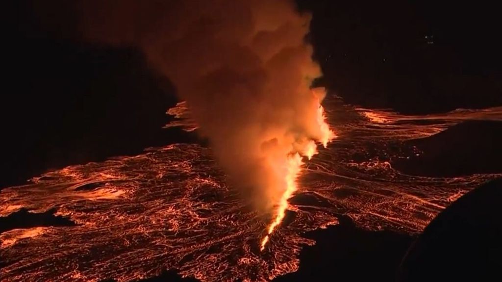 La erupción de un volcán en Grindavik, Islandia obliga a evacuar a los 4.000 habitantes