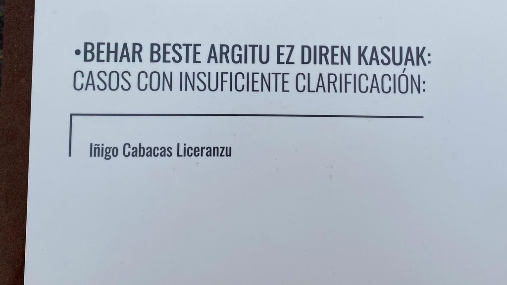 La familia vio el error al terminar el acto de inauguración este mismo lunes