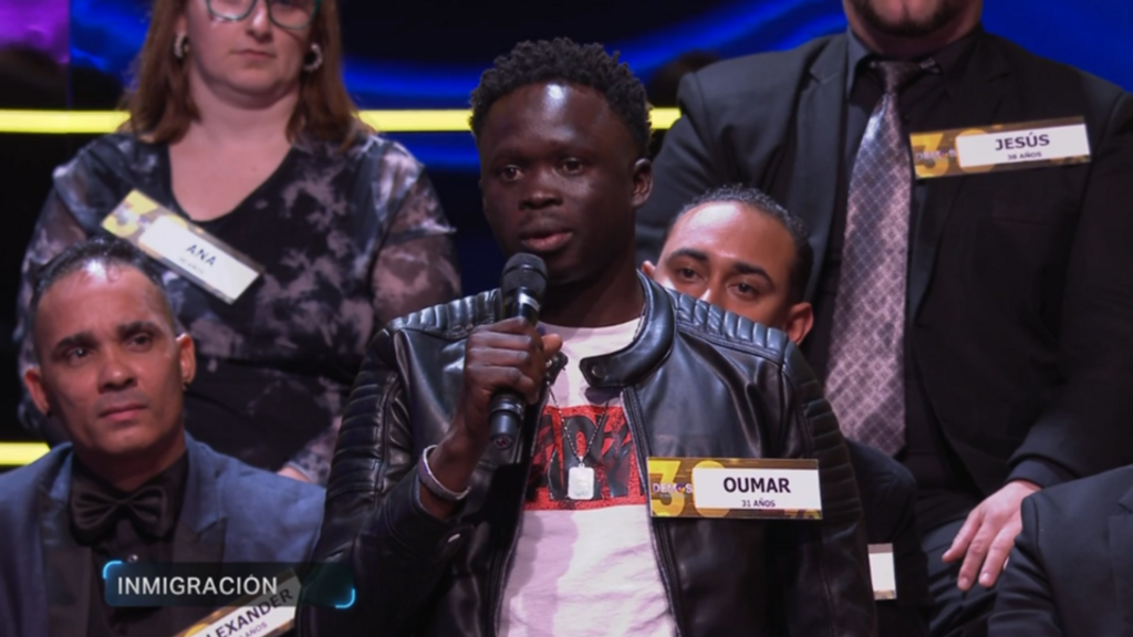 La increíble historia de Oumar, un joven senegalés, conmueve a todo el plató de 'Demos: el gran sondeo': "España ha sido mi sueño desde pequeño"