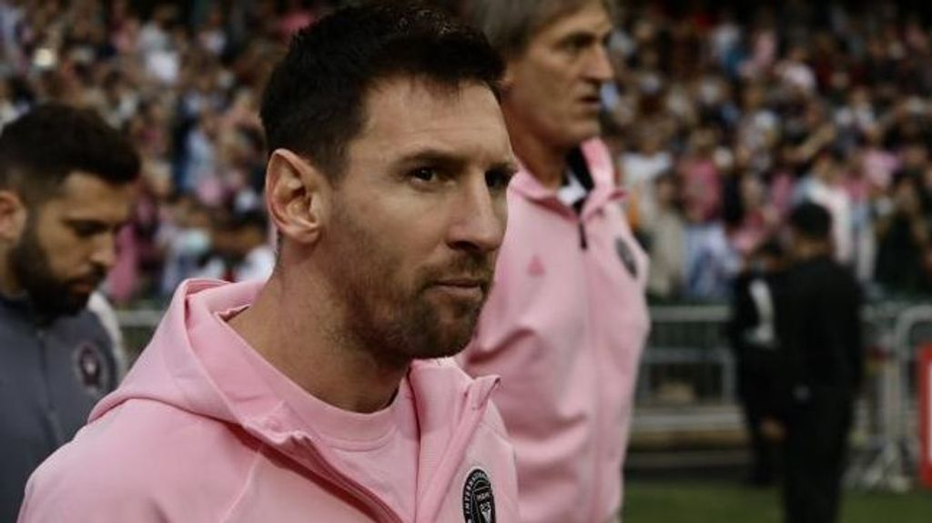 leo messi antes del partido en hong kong fuente cordon press