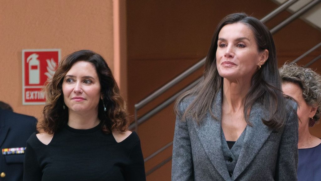 Las imágenes que demuestran la cordialidad entre la reina Letizia e Isabel Ayuso