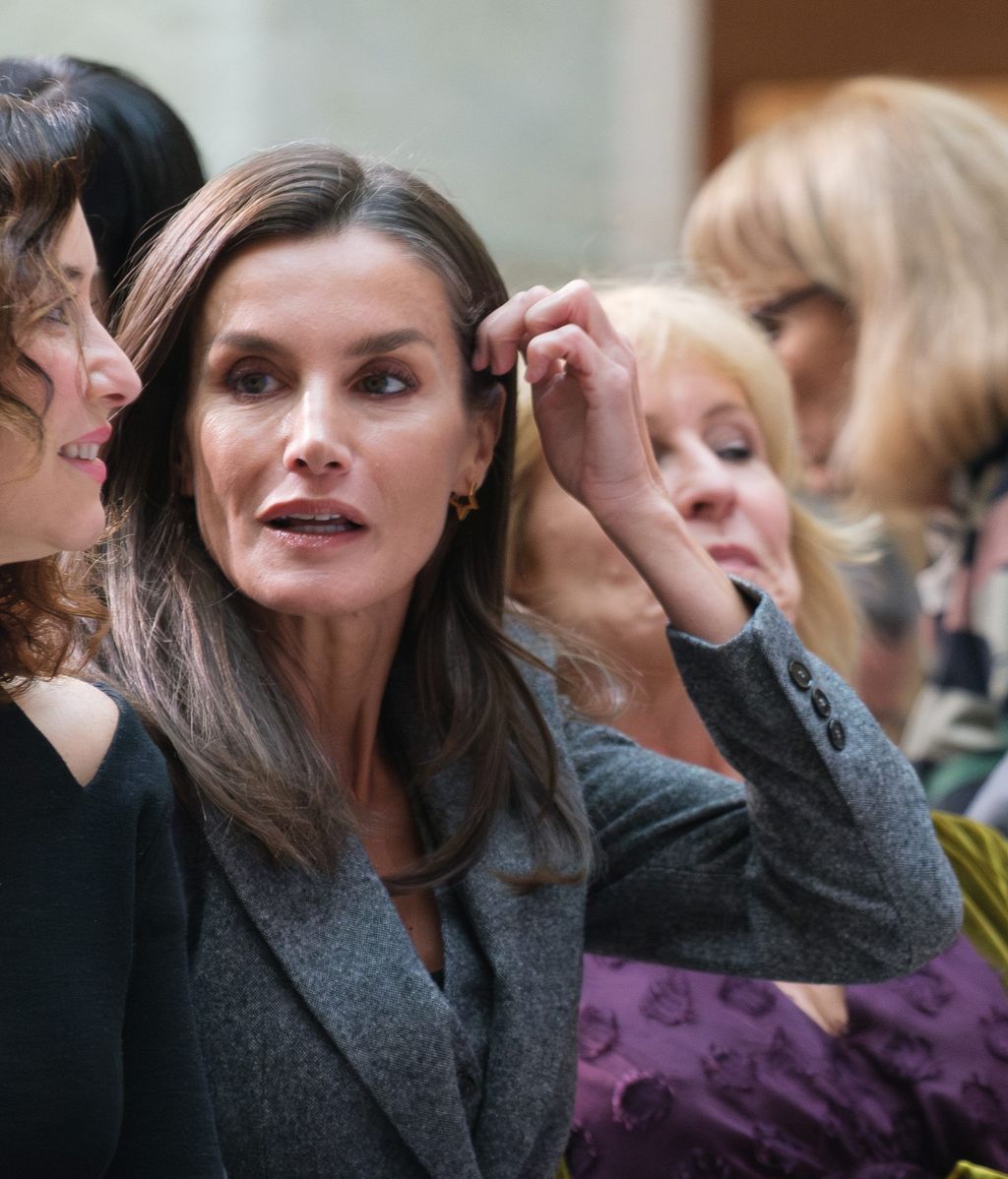 Letizia y Ayuso hablando en la 85 edición de los Premios de la APM