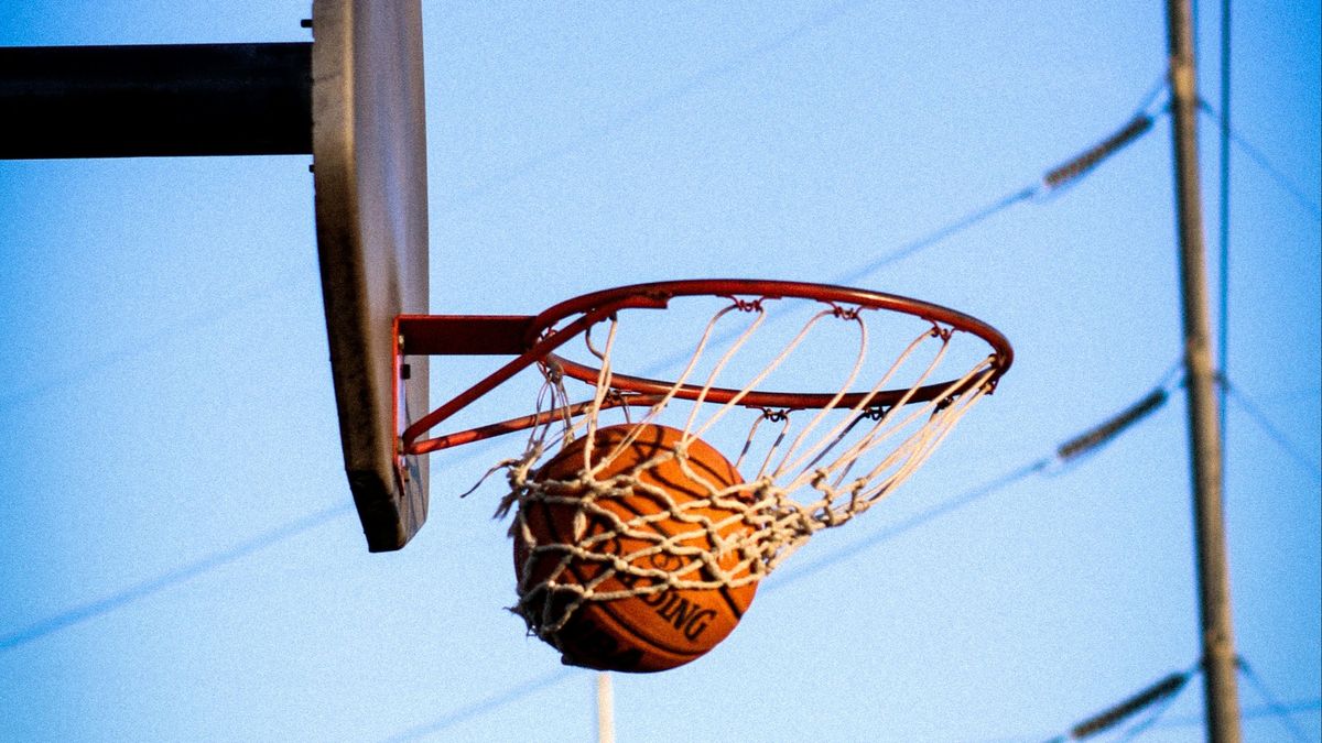 Muere un niño de 14 años en Málaga cuando jugaba al baloncesto