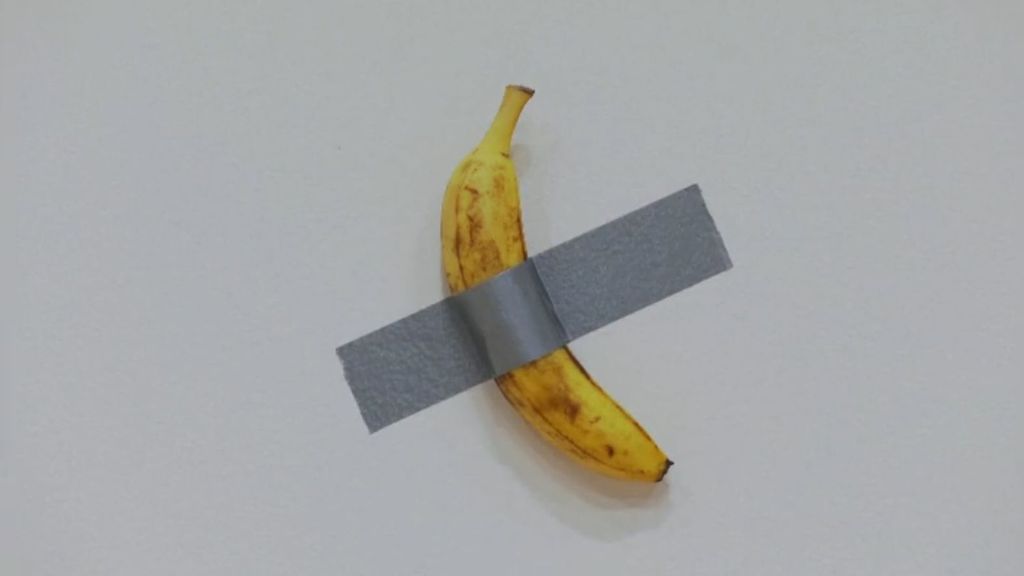 plátano pegado  a la pared, nua obra de arte