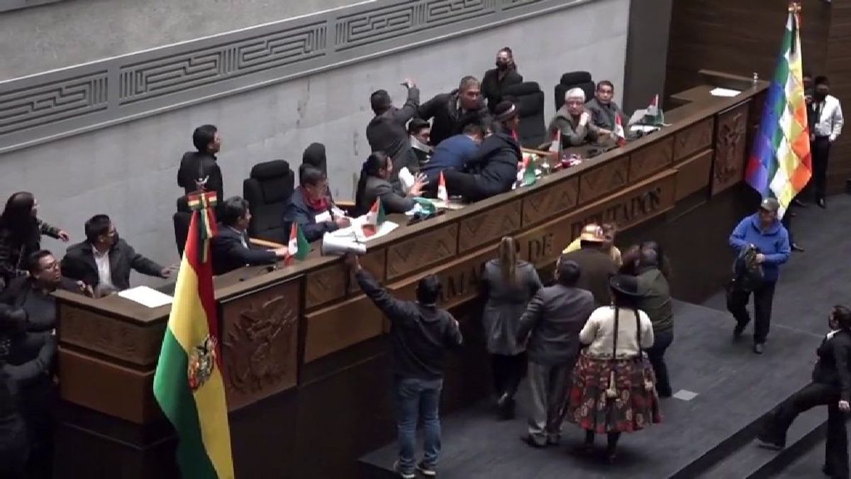 Bronca entre los diputados en el Congreso de Bolivia
