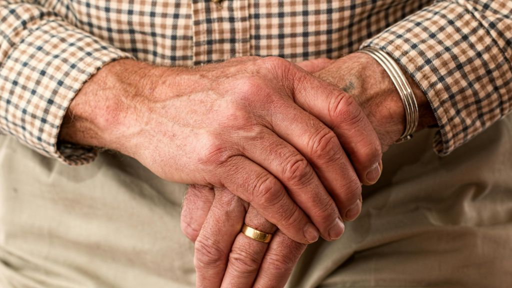 Multan a una residencia de Vilassar de Dalt, en Barcelona, por dejar sin comer 15 horas a los ancianos