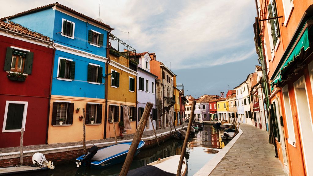 Burano se distingue por sus casas de colores