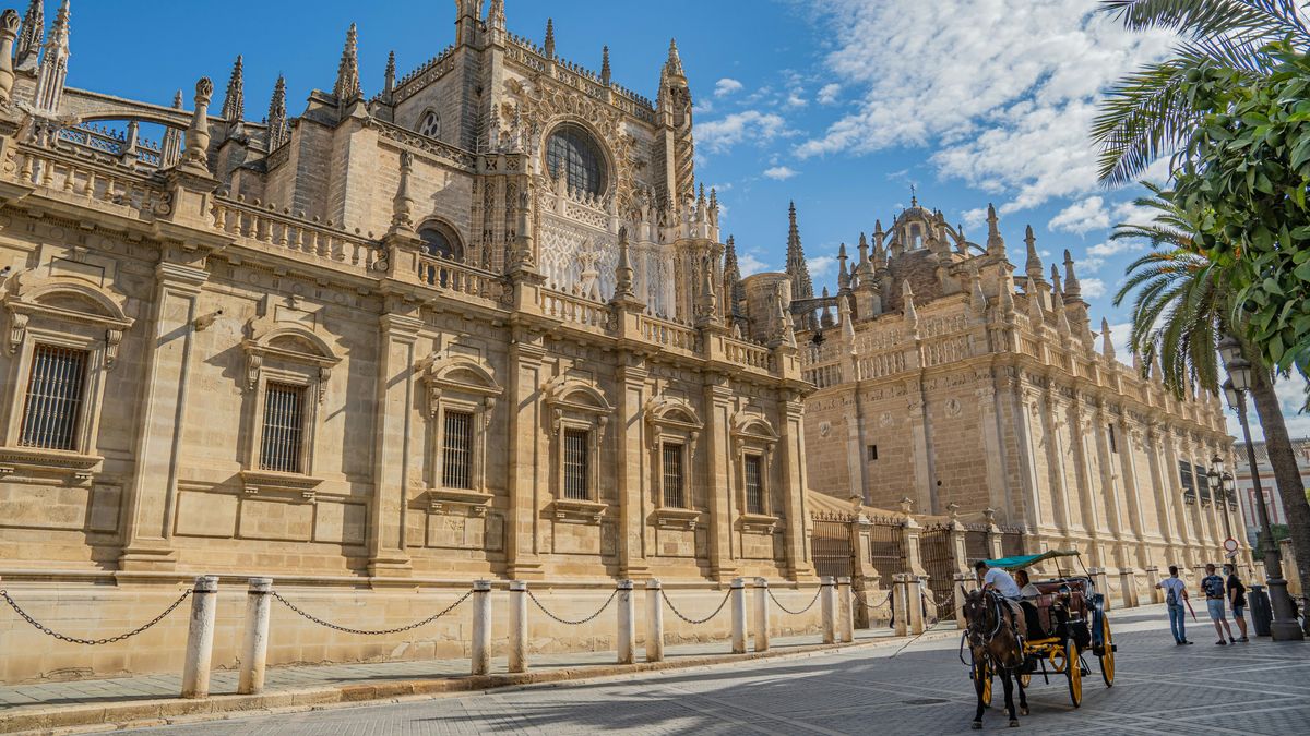 catedral sevilla cadenas unsplash