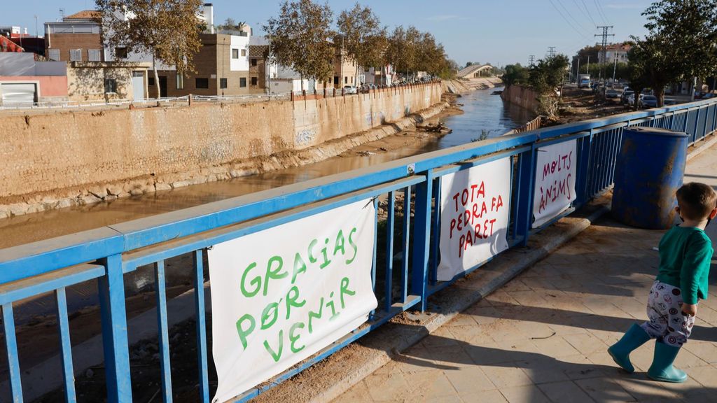 ensajes de animo y agradecimiento a los voluntarios que acuden al Barranco del Poyo en Catarroja