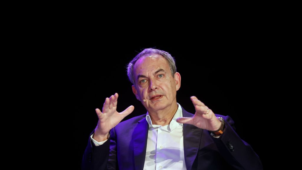 Zapatero llama a "atraer, ofrecer y seducir" a los hombres jóvenes hacia el feminismo