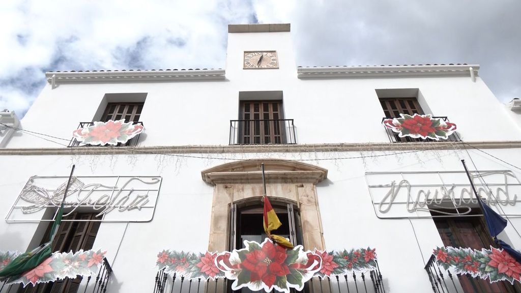 Fachada del Ayuntamiento de Estepa en Navidad