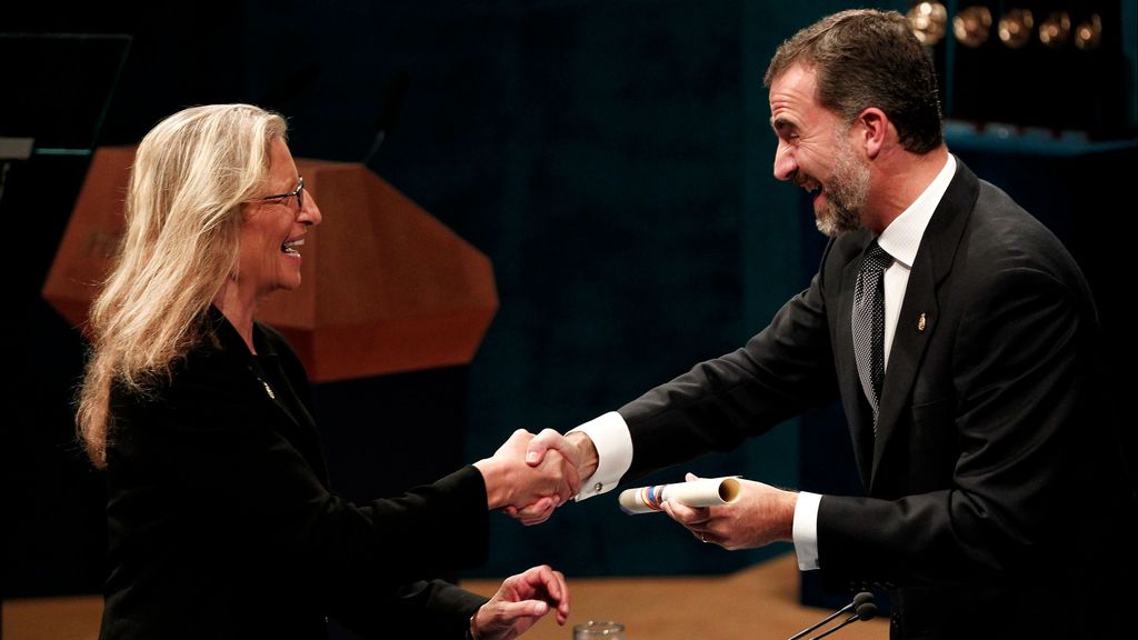 Annie Leibovitz y Felipe VI en los Premios Príncipe de Asturias 2013.