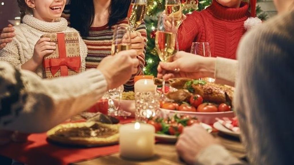 Cena familiar en Navidad: la mayoría de las familias destinan más de 100 euros