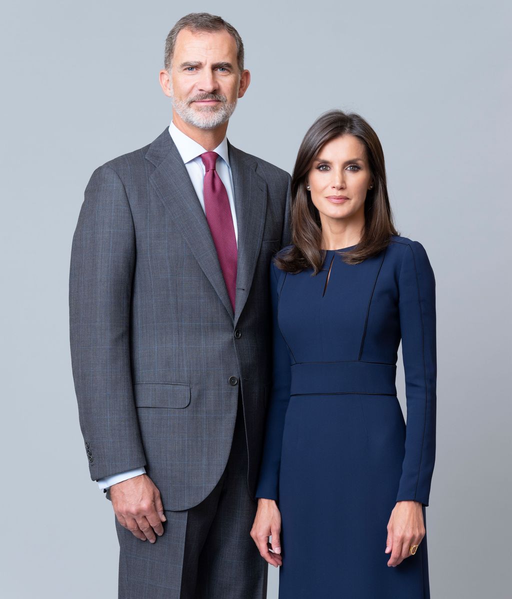 Los últimos retratos oficiales de los reyes Felipe y Letizia de 2020.