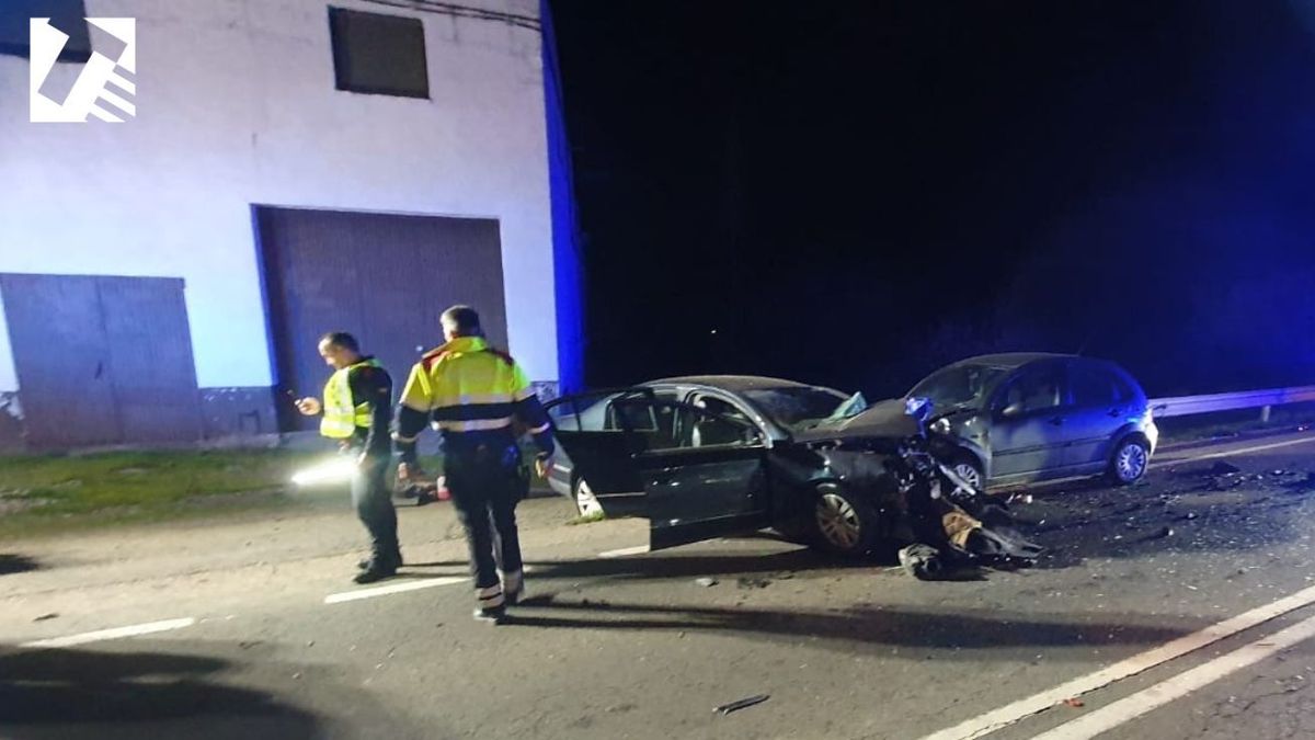 Mueren dos conductores tras un choque frontal en la N-230 en Alfarràs, Lleida