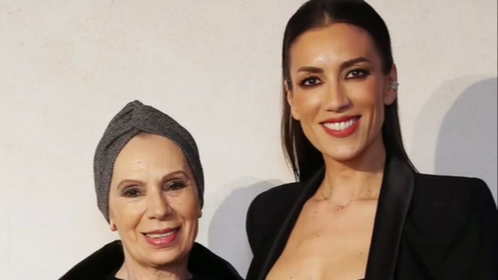 Patricia Pardo posa por primera vez junto a su madre