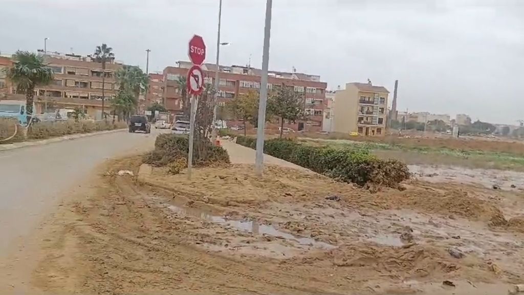 Enfrentamiento entre Gobierno y Generalitat por la lentitud en la limpieza de bajos y garajes tras la DANA