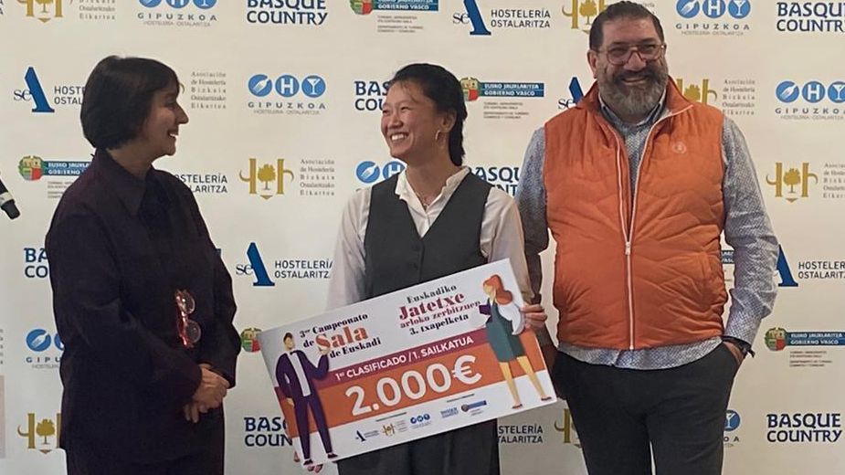 Haizea se coronó en Gamarra como la mejor camarera de sala vasca y se hizo con un premio de 2.000 euros