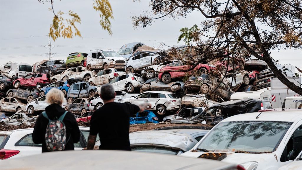 Los coches de la DANA, a examen: los peritos trabajan sin parar para evaluar los daños