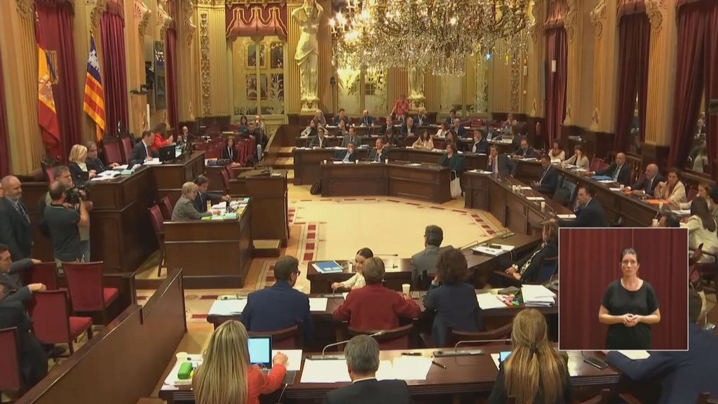 El PP se equivoca en una votación en el Parlamento de Baleares y aprueba varias iniciativas de Vox