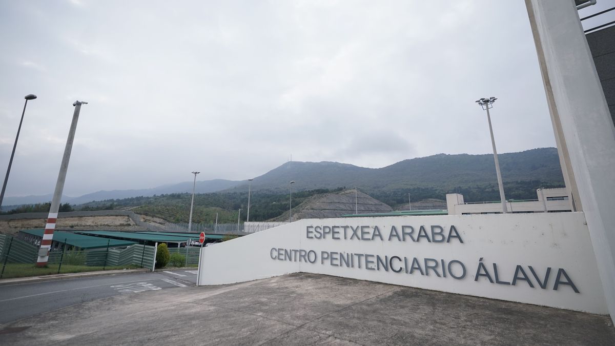 Entrada del centro penitenciario Álava