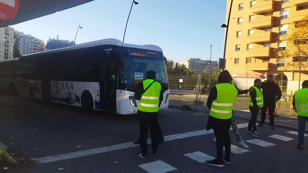 Piquetes y retrasos en la salida de autobuses en Tarragona