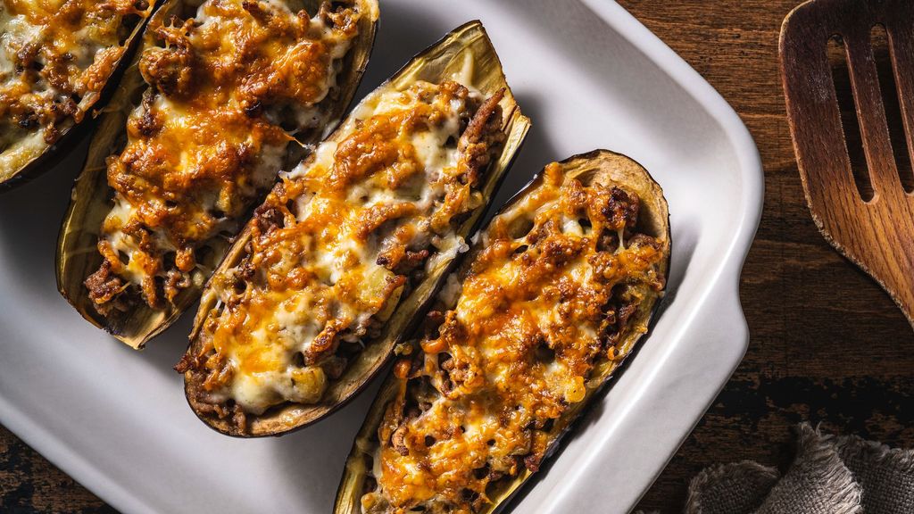 Rellenar berenjenas es un plato ideal para aprovechar los restos de comida