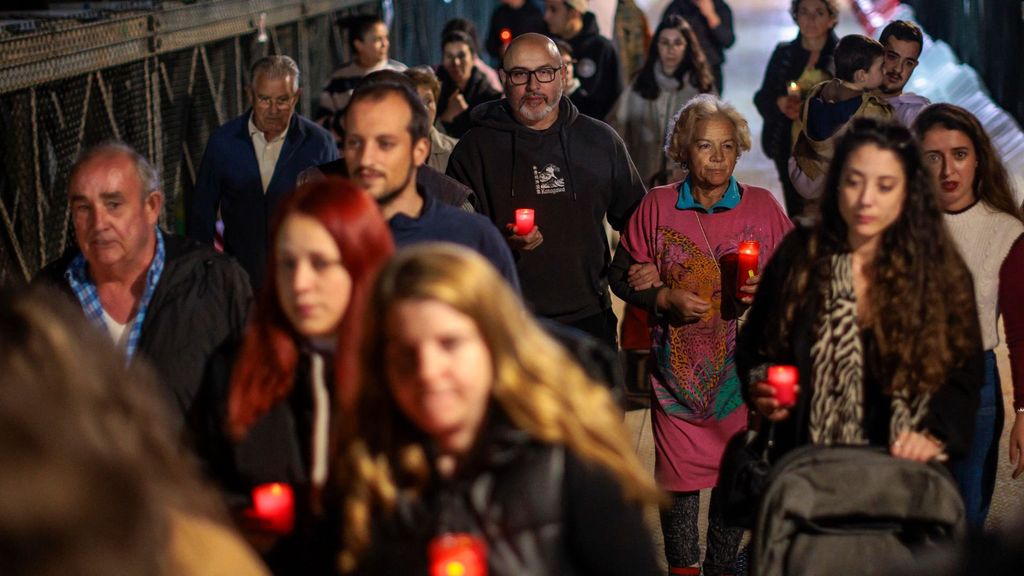 Fotogalería| Las campanas de Paiporta y el barranco del Poyo lloran por los fallecidos por la DANA, un mes después de la tragedia