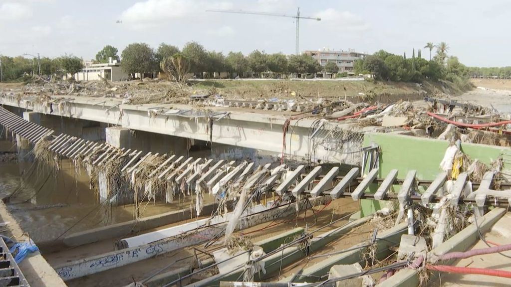 Estación del metro de Paiporta destrozada por la dana