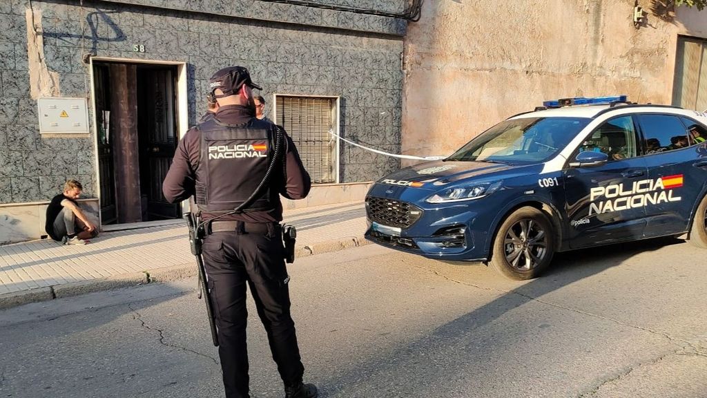 Imagen de la vivienda donde ha muerto de forma violenta un niño de dos años en Linares