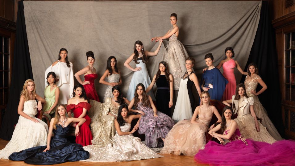 Las debutantes de 2013 con la hija de Robert F. Kennedy Jr.